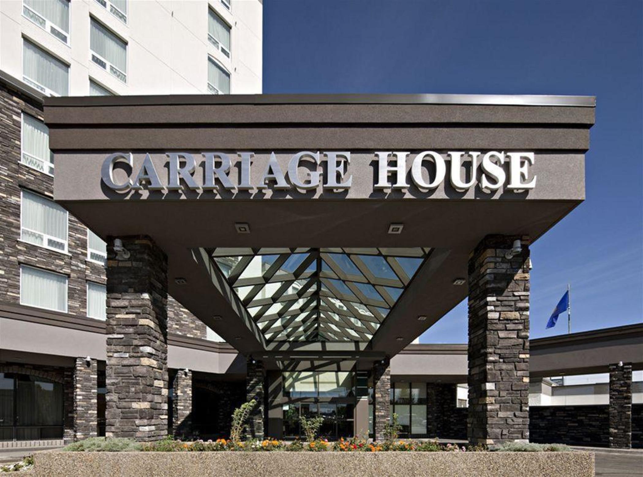 Carriage House Hotel And Conference Centre Calgary Exterior photo